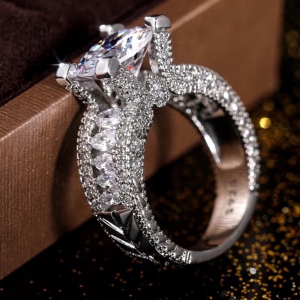 💯 NEW ENGAGEMENT 925 STERLING SILVER DIAMOND RING, CUTE RING, SHINY RING. - Picture 3 of 4